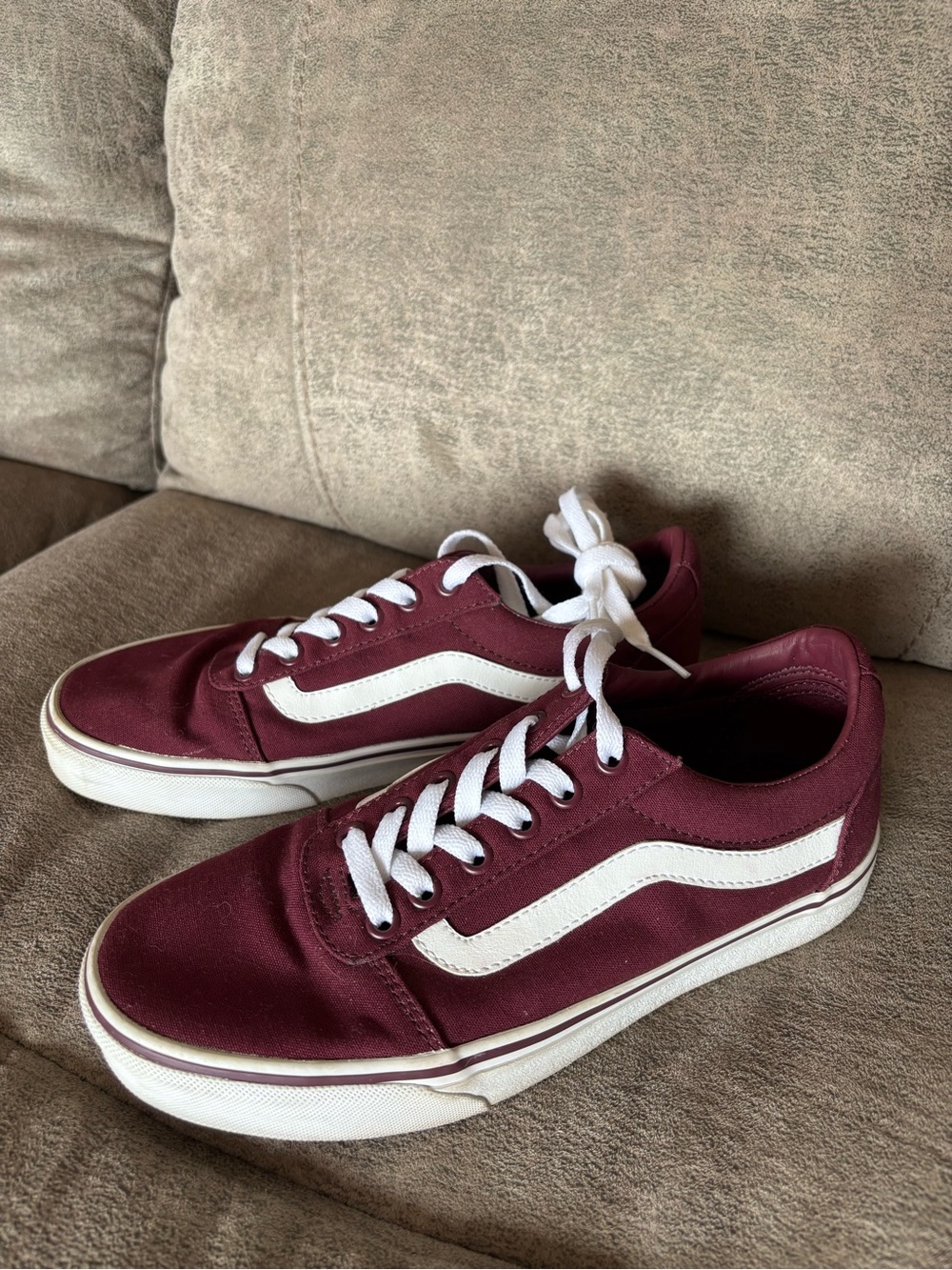 Women’s Vans Maroon Low-Top Canvas Sneakers with White Stripe size 8.5